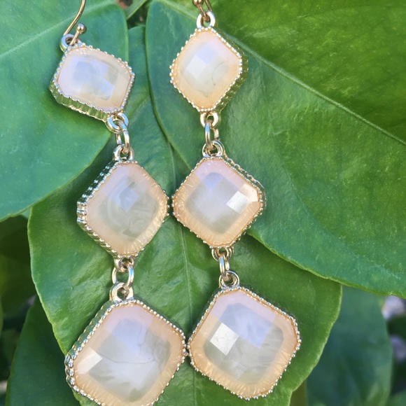 Light pink chandelier earrings - Picture 1 of 1